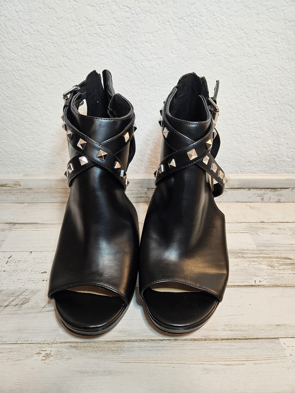 Marc Fisher Mahiya Leather Pyramid Studded  High Heels Shoes Black  - size 7.5M
